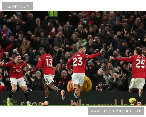 拉什福德补射门前抢点曼联再下一城